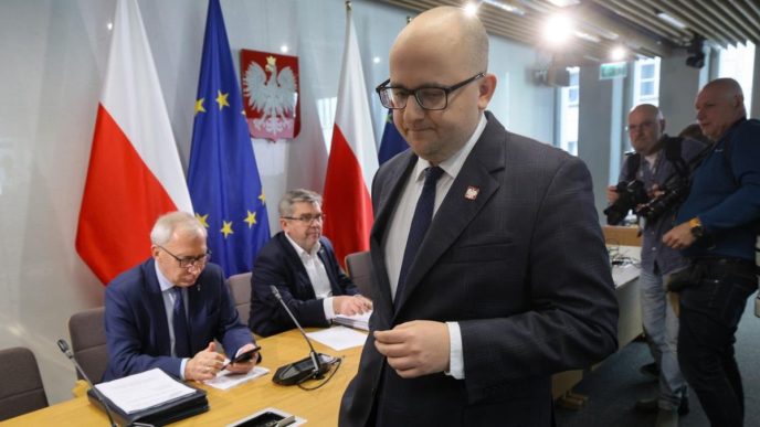 Dariusz Matecki, poseł Prawa i Sprawiedliwości, został dzisiaj rano zatrzymany przez ABW na środku warszawskiego skrzyżowania.