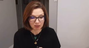 Fragment nagrania Elizy Michalik, w którym padają tezy o „hołdzie dla Putina” i „człowieku Kremla” — pokazujemy, na czym polegają te manipulacje.