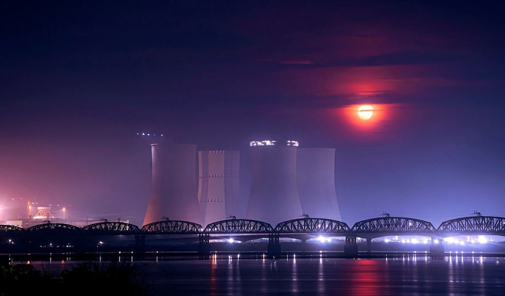 Hipokryzja Tuska: atakuje Fundusz Sprawiedliwości, a wydał 182 mln na elektrownię, której nie ma