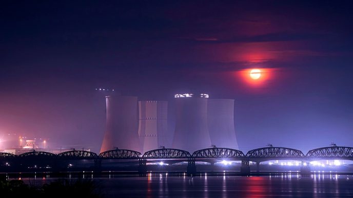 Hipokryzja Tuska: atakuje Fundusz Sprawiedliwości, a wydał 182 mln na elektrownię, której nie ma